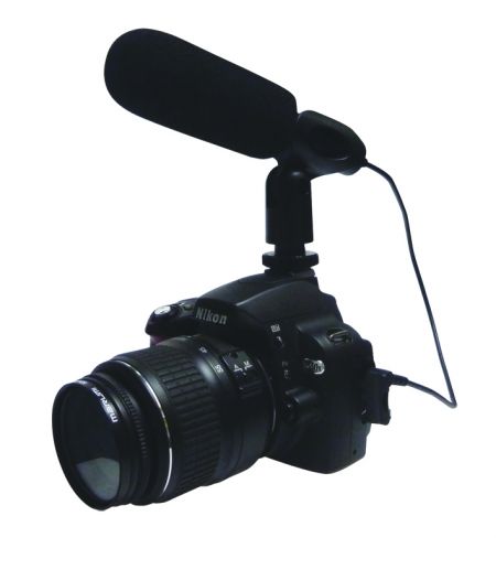ステレオ録音DSLRマイクロフォン。 - カメラに表示されるDSLRステレオマイクロフォン。